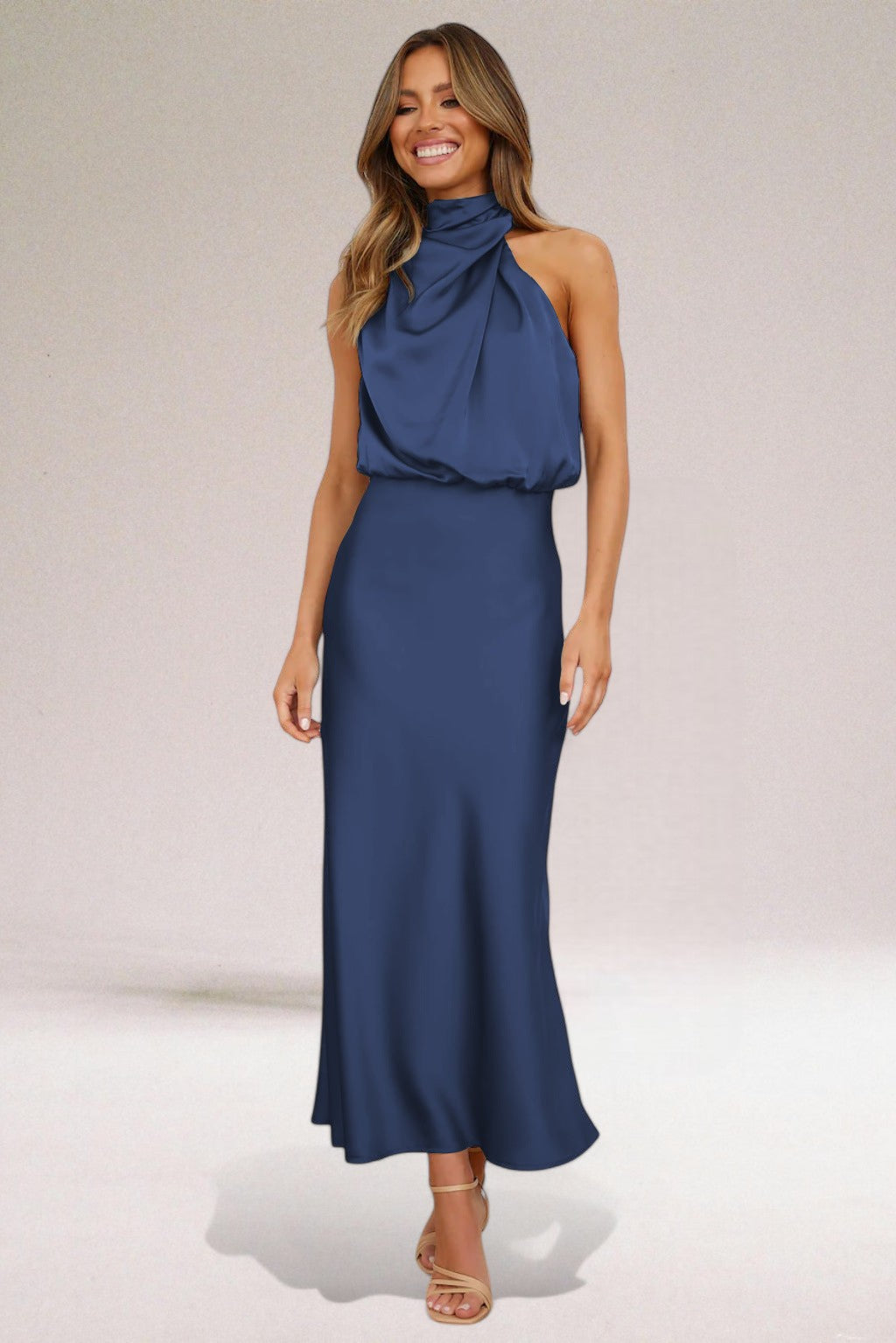 Ligne™ | Robe Satin Élégance avec Décolleté Licou