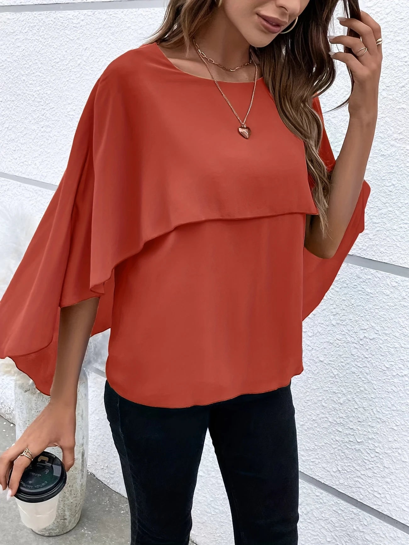 Ligne™ | Blouse Élégante à Manches Cape