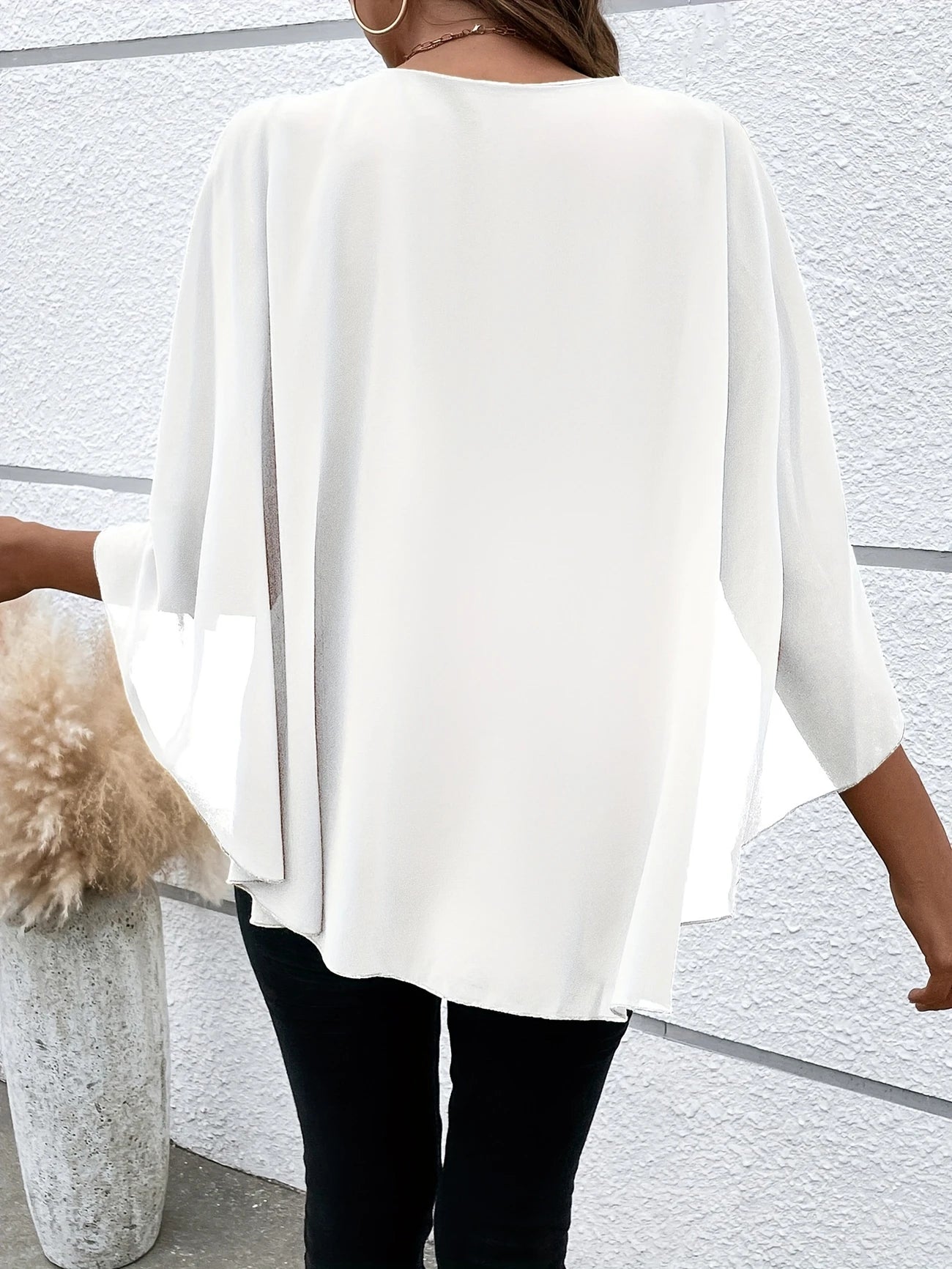 Ligne™ | Blouse Élégante à Manches Cape