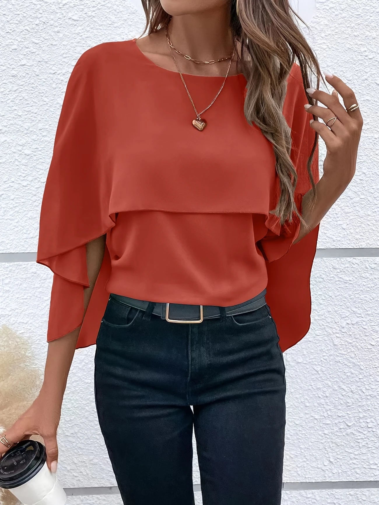 Ligne™ | Blouse Élégante à Manches Cape