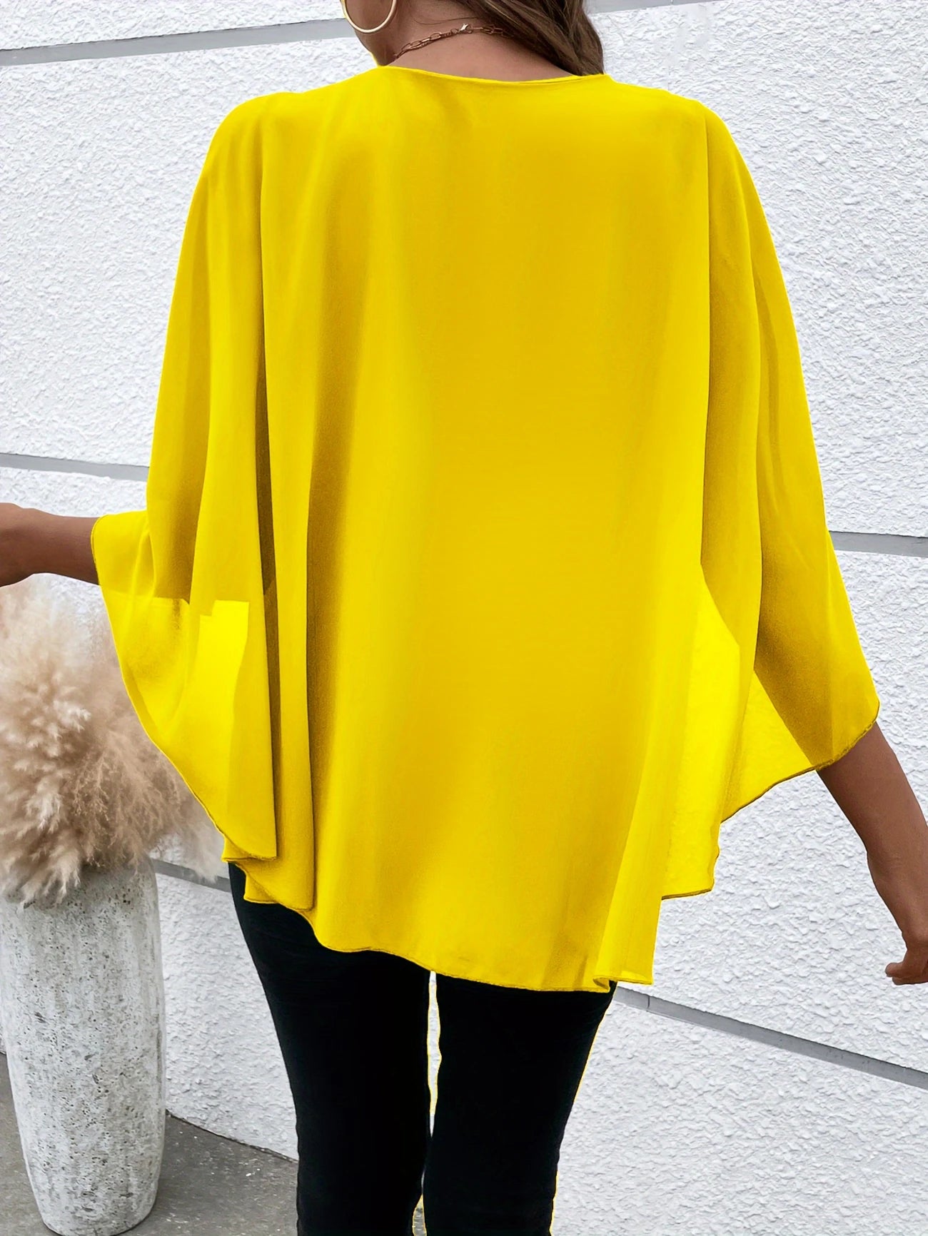 Ligne™ | Blouse Élégante à Manches Cape