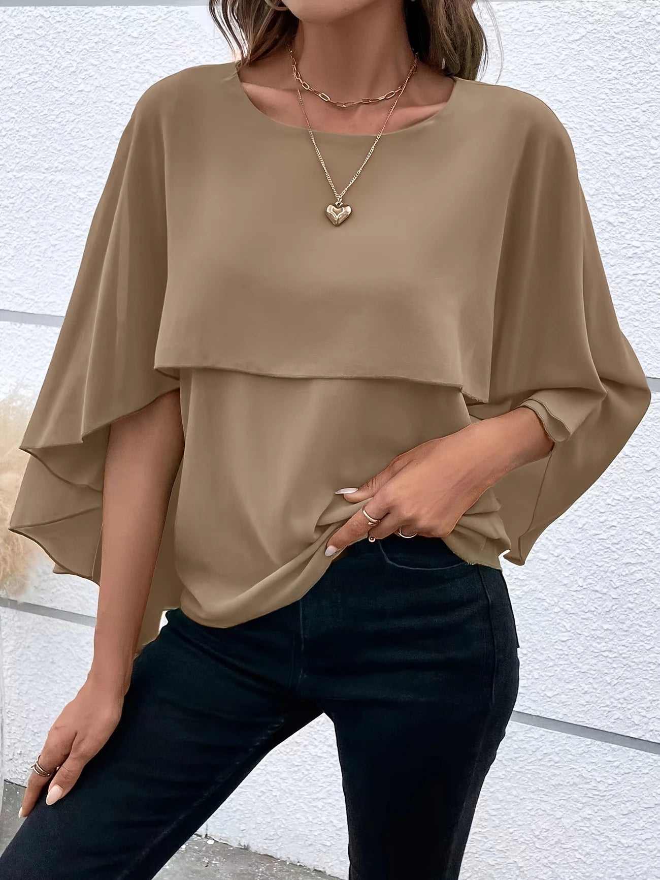 Ligne™ | Blouse Élégante à Manches Cape