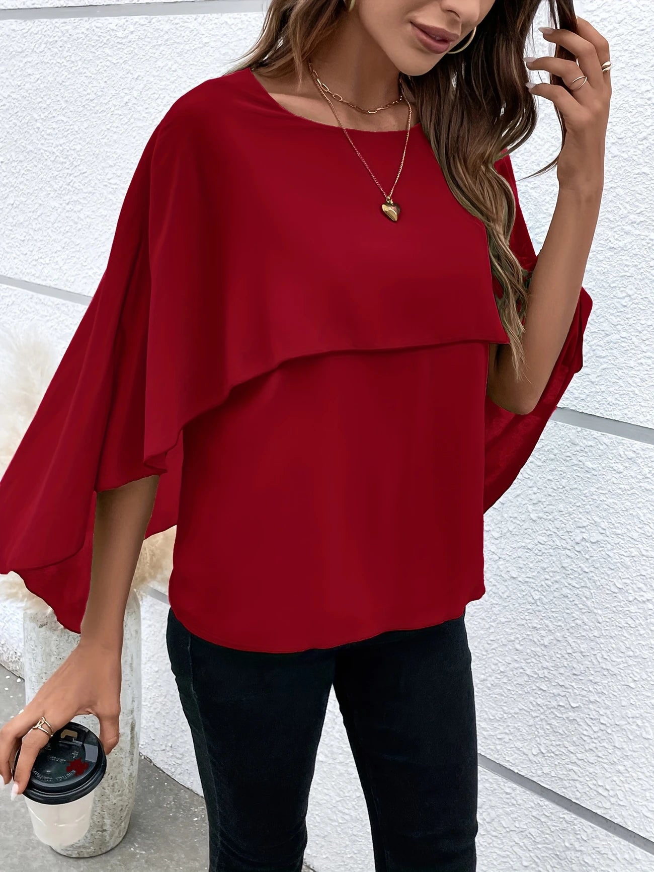 Ligne™ | Blouse Élégante à Manches Cape