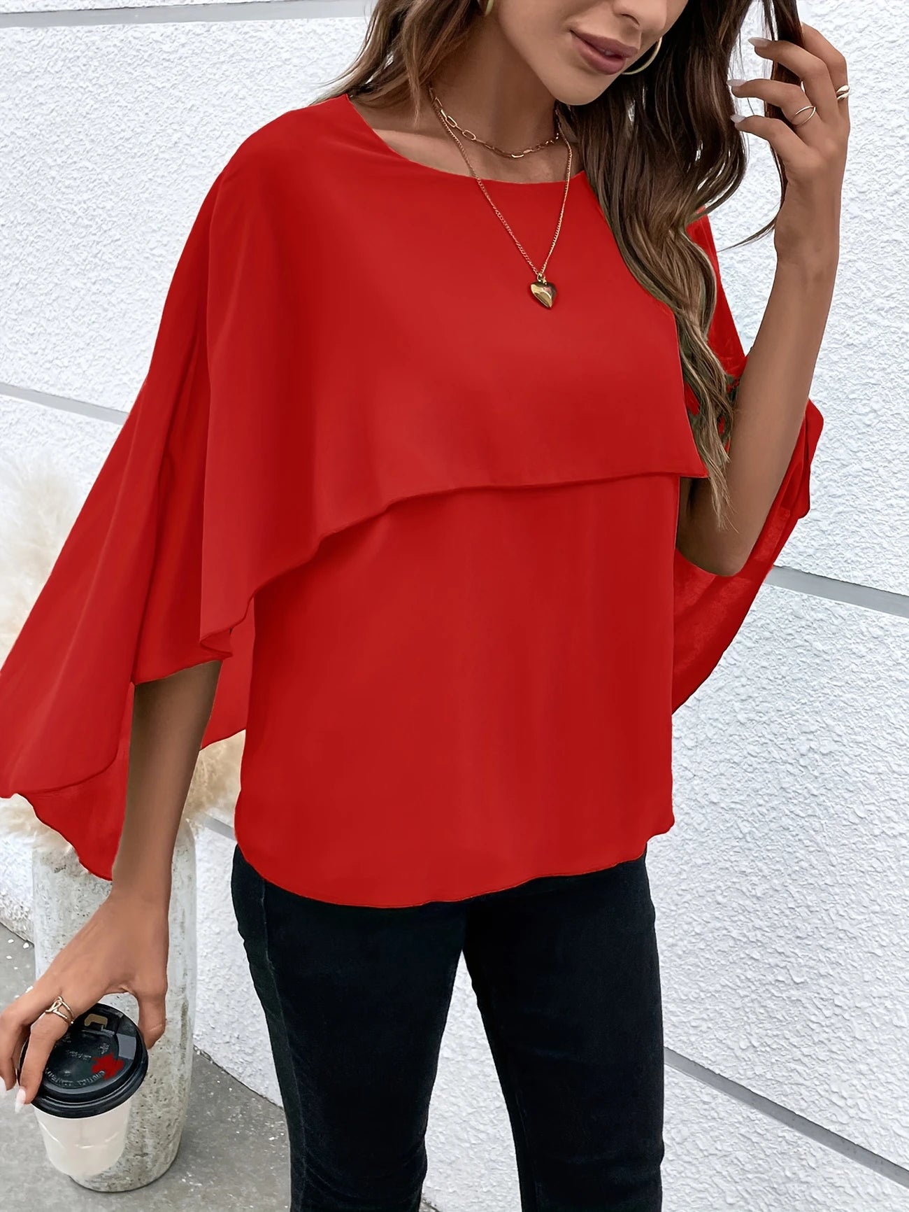 Ligne™ | Blouse Élégante à Manches Cape