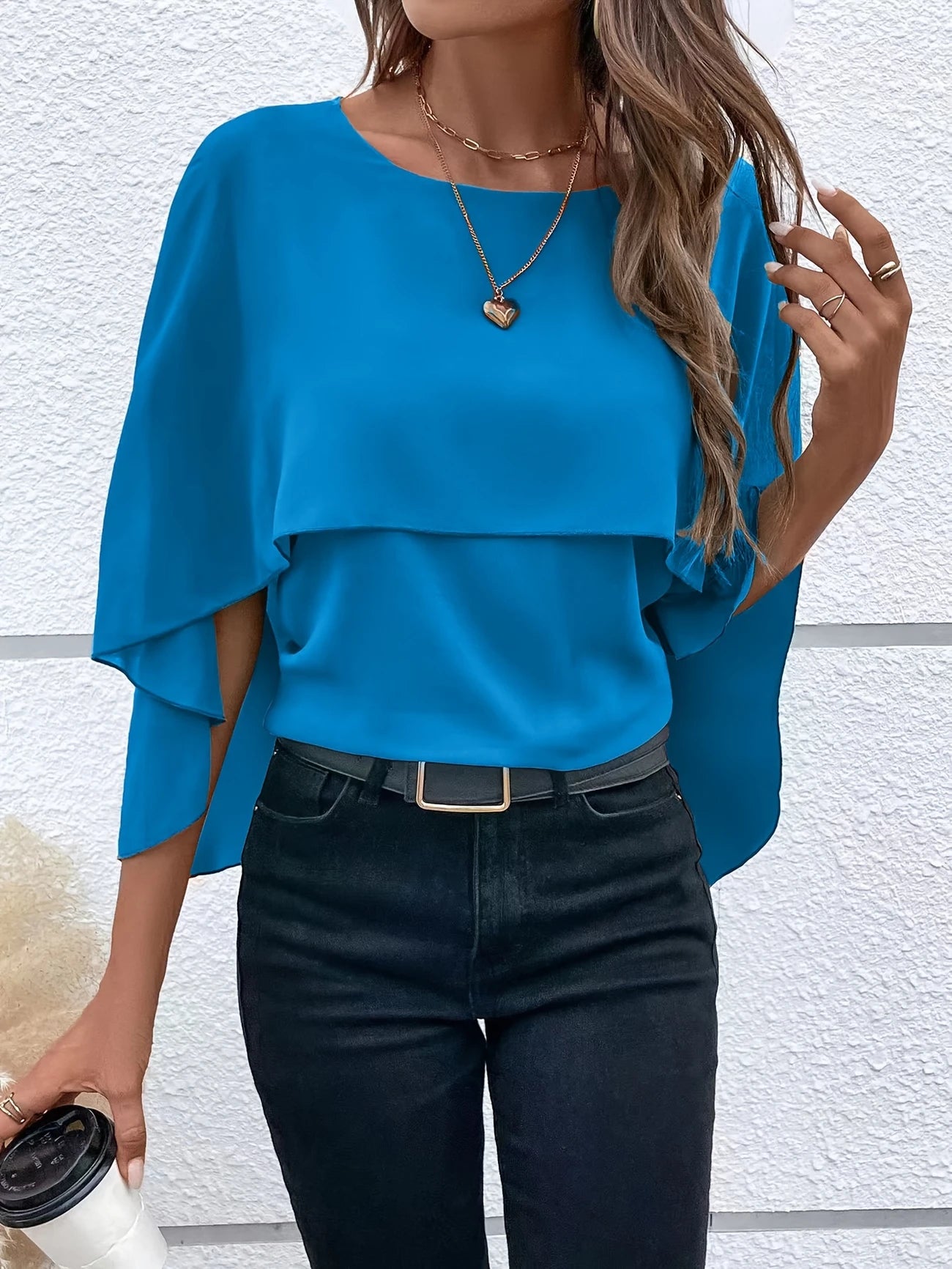 Ligne™ | Blouse Élégante à Manches Cape