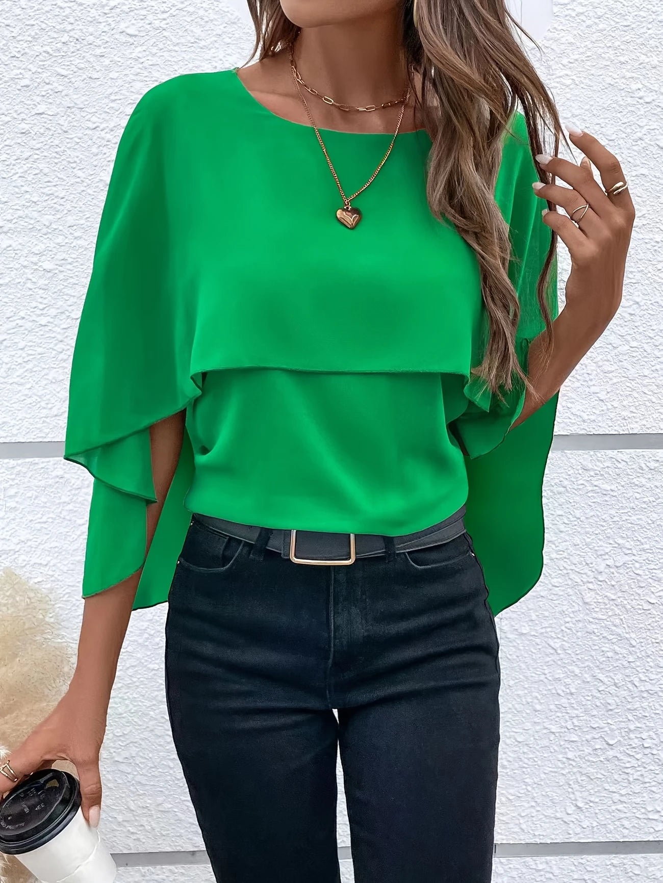 Ligne™ | Blouse Élégante à Manches Cape