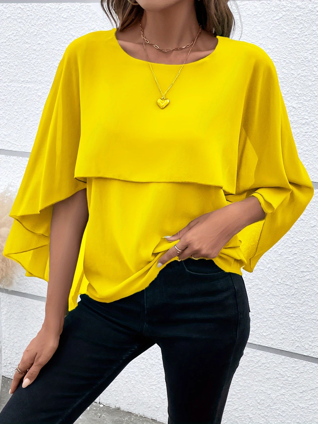 Ligne™ | Blouse Élégante à Manches Cape