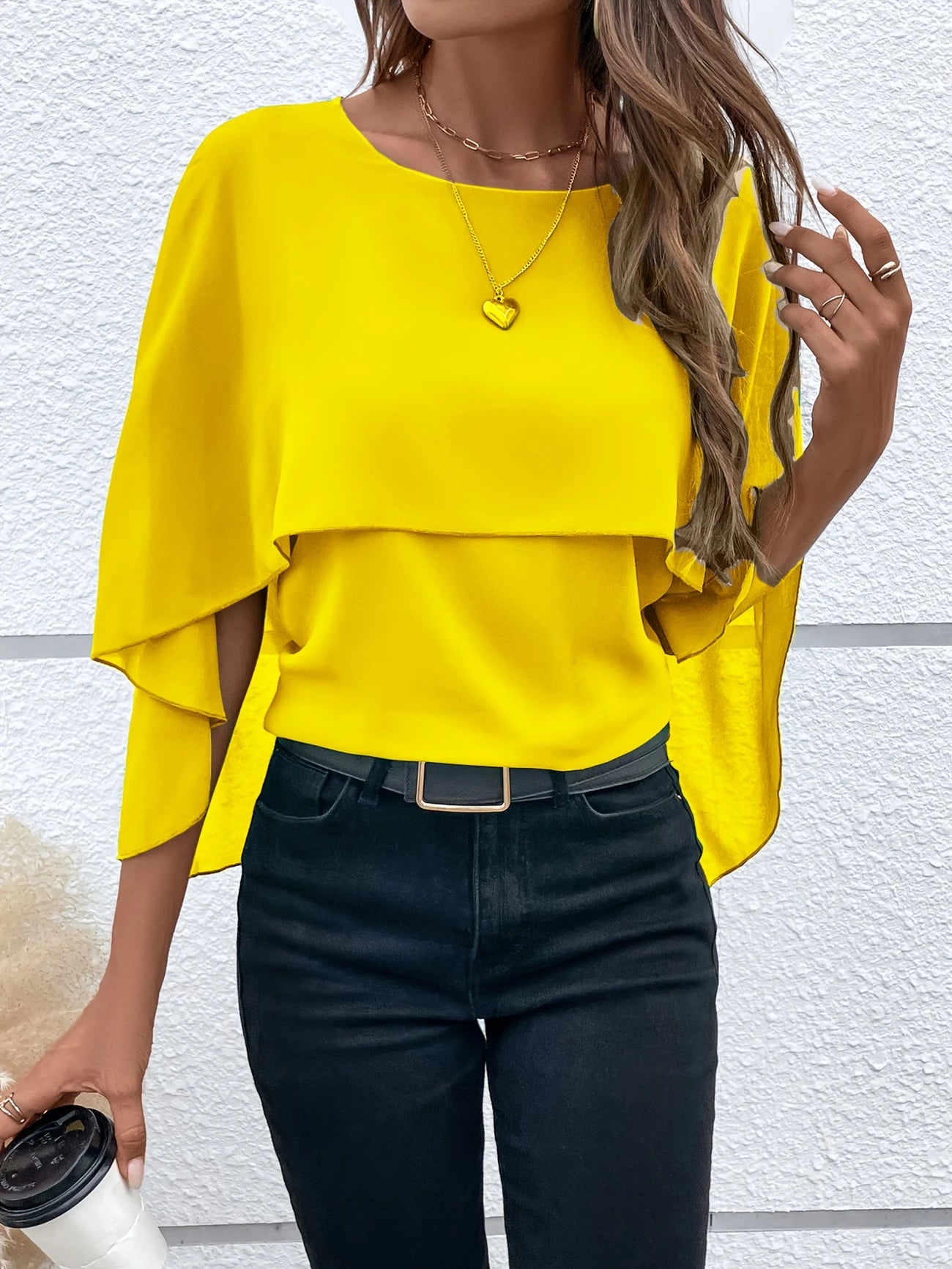 Ligne™ | Blouse Élégante à Manches Cape