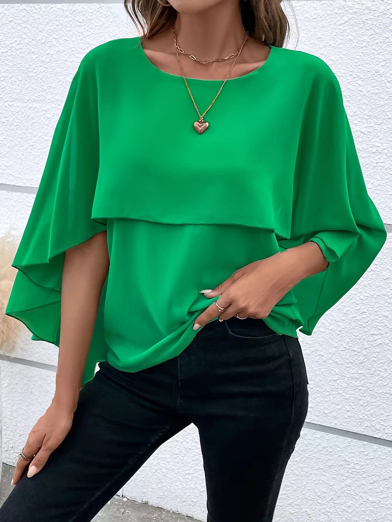 Ligne™ | Blouse Élégante à Manches Cape