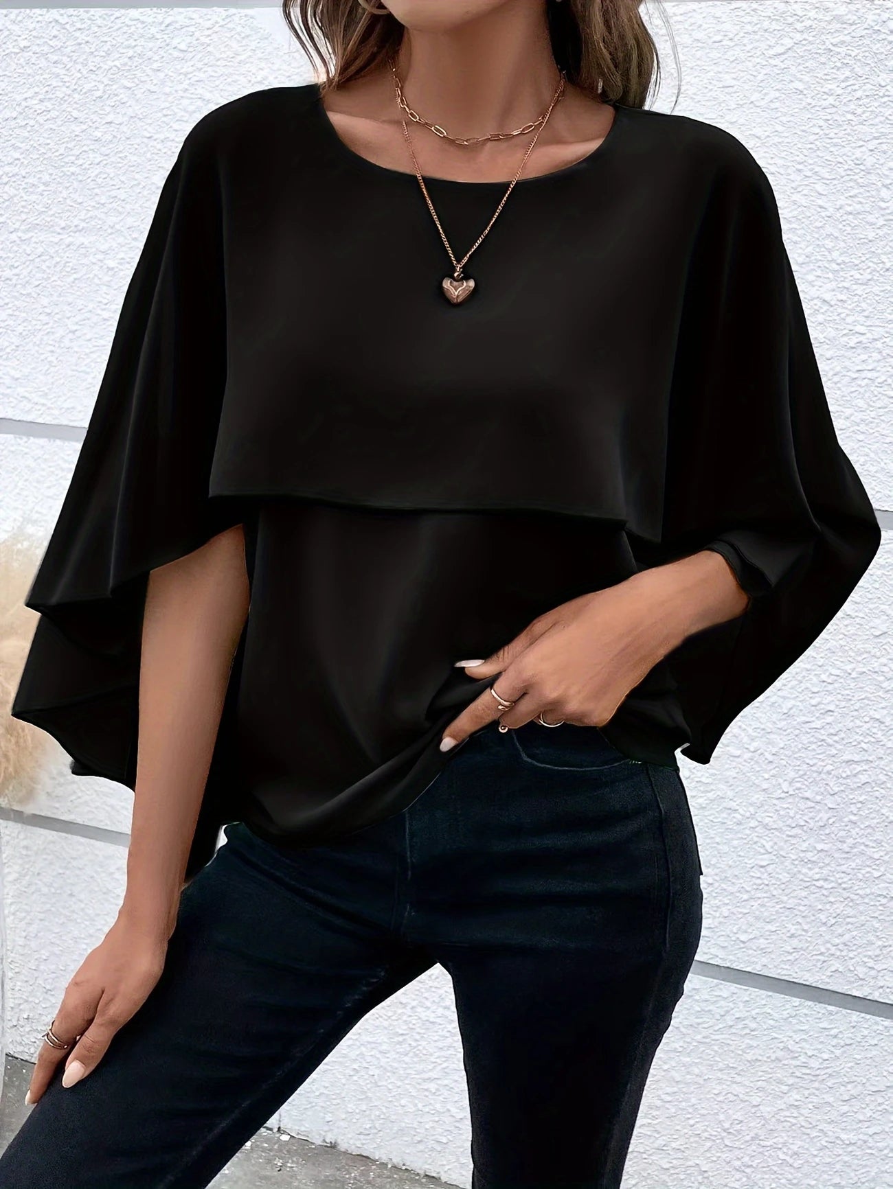 Ligne™ | Blouse Élégante à Manches Cape