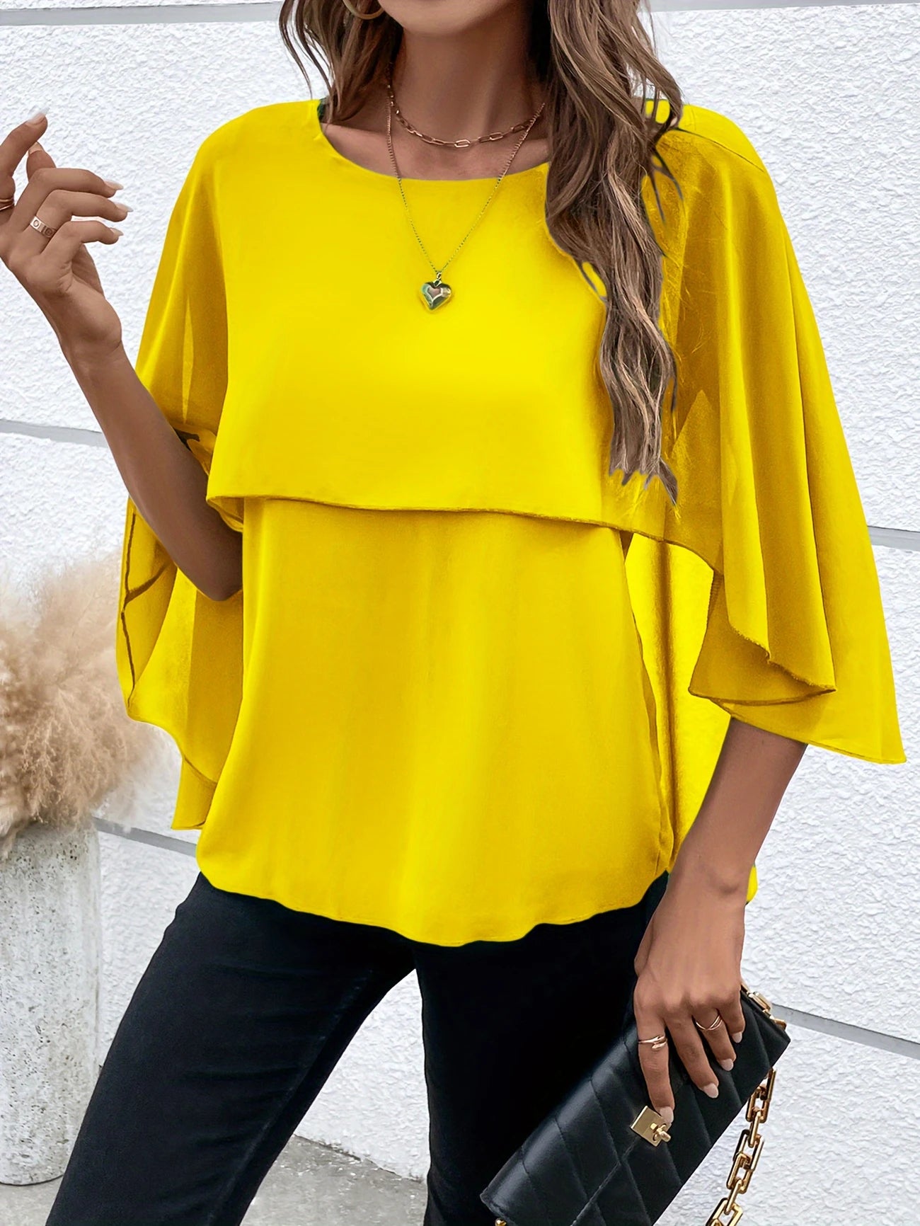 Ligne™ | Blouse Élégante à Manches Cape