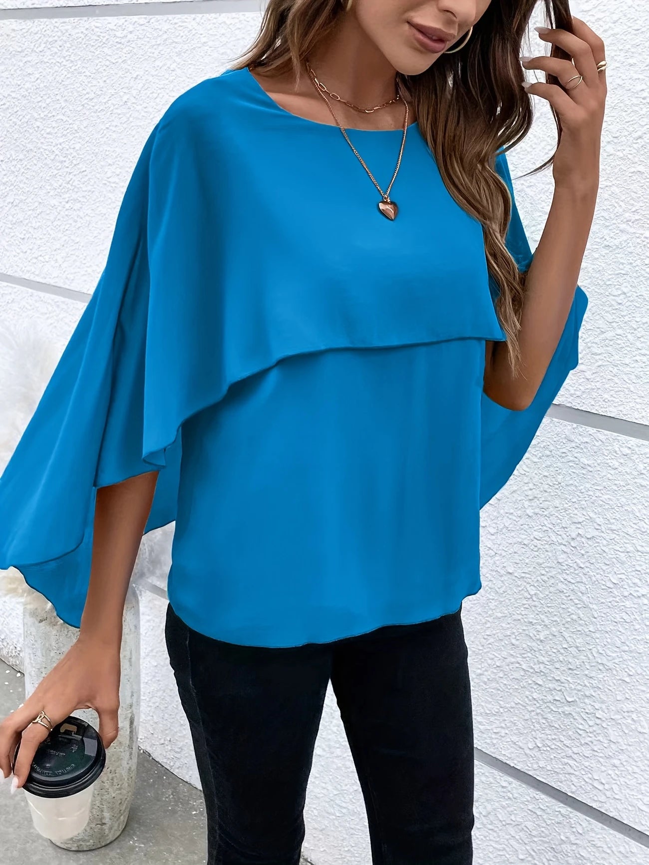 Ligne™ | Blouse Élégante à Manches Cape
