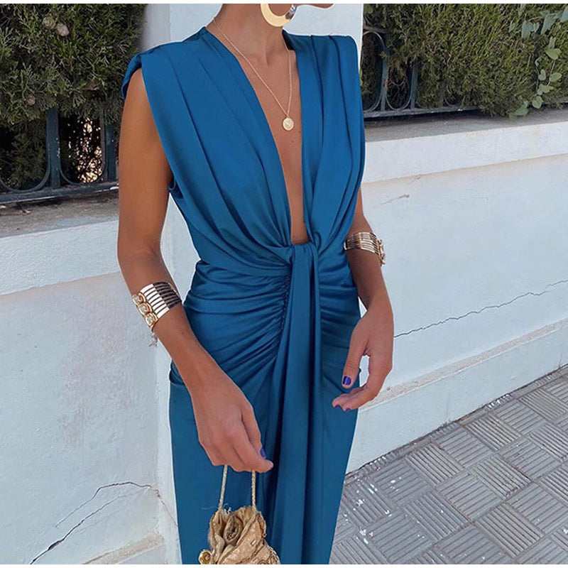 Ligne™ | Robe de fête avec décolleté profond