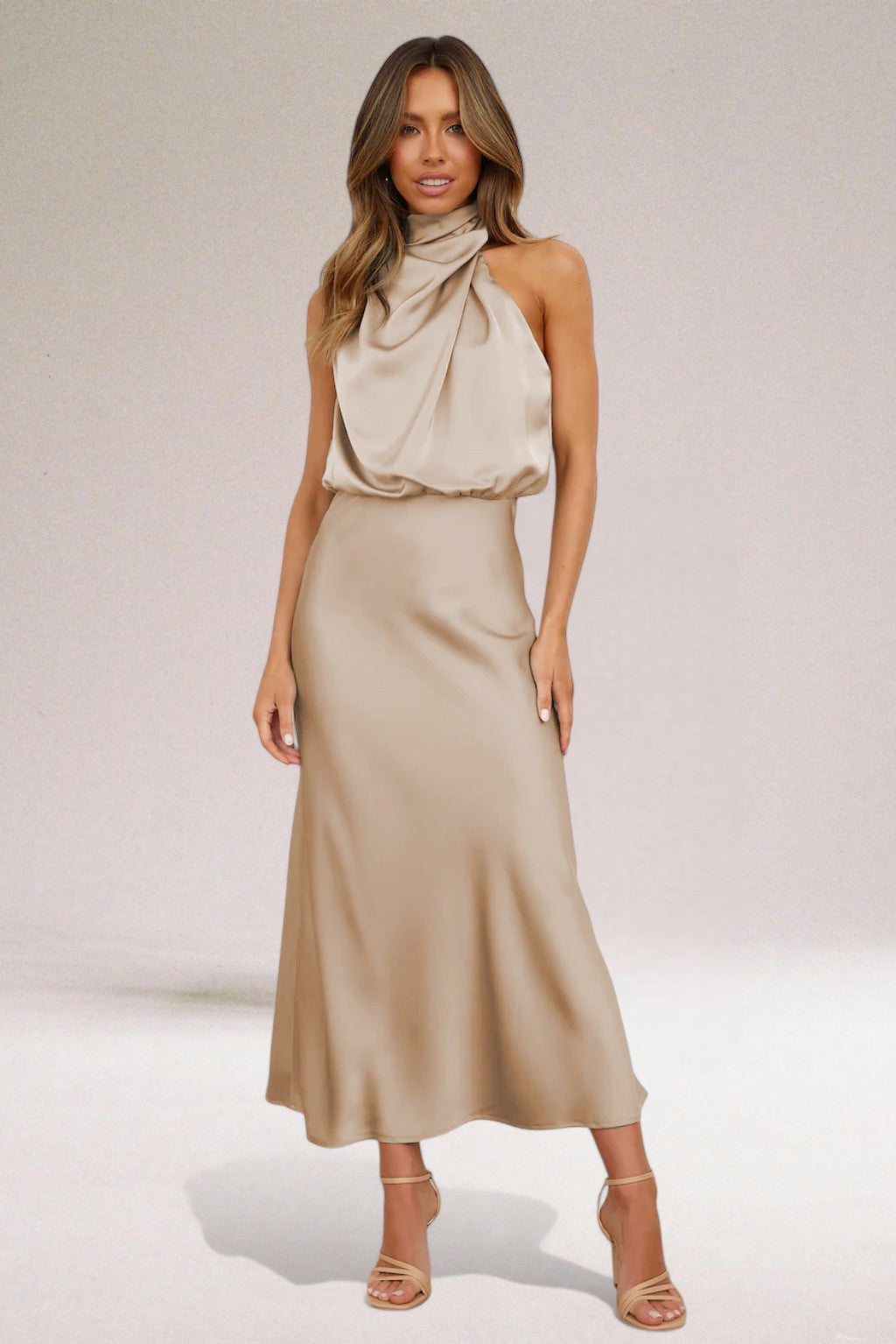 Ligne™ | Robe Satin Élégance avec Décolleté Licou