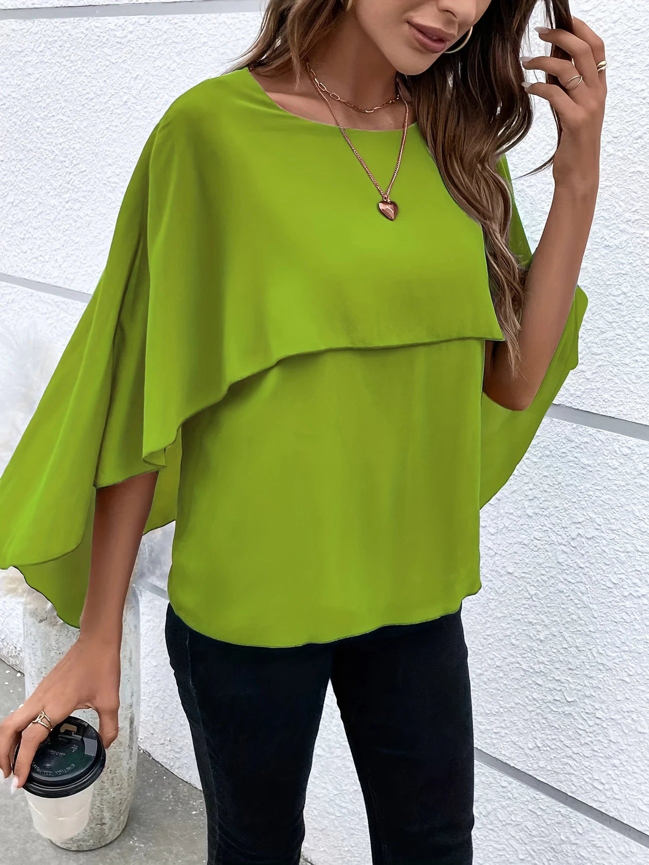 Ligne™ | Blouse Élégante à Manches Cape