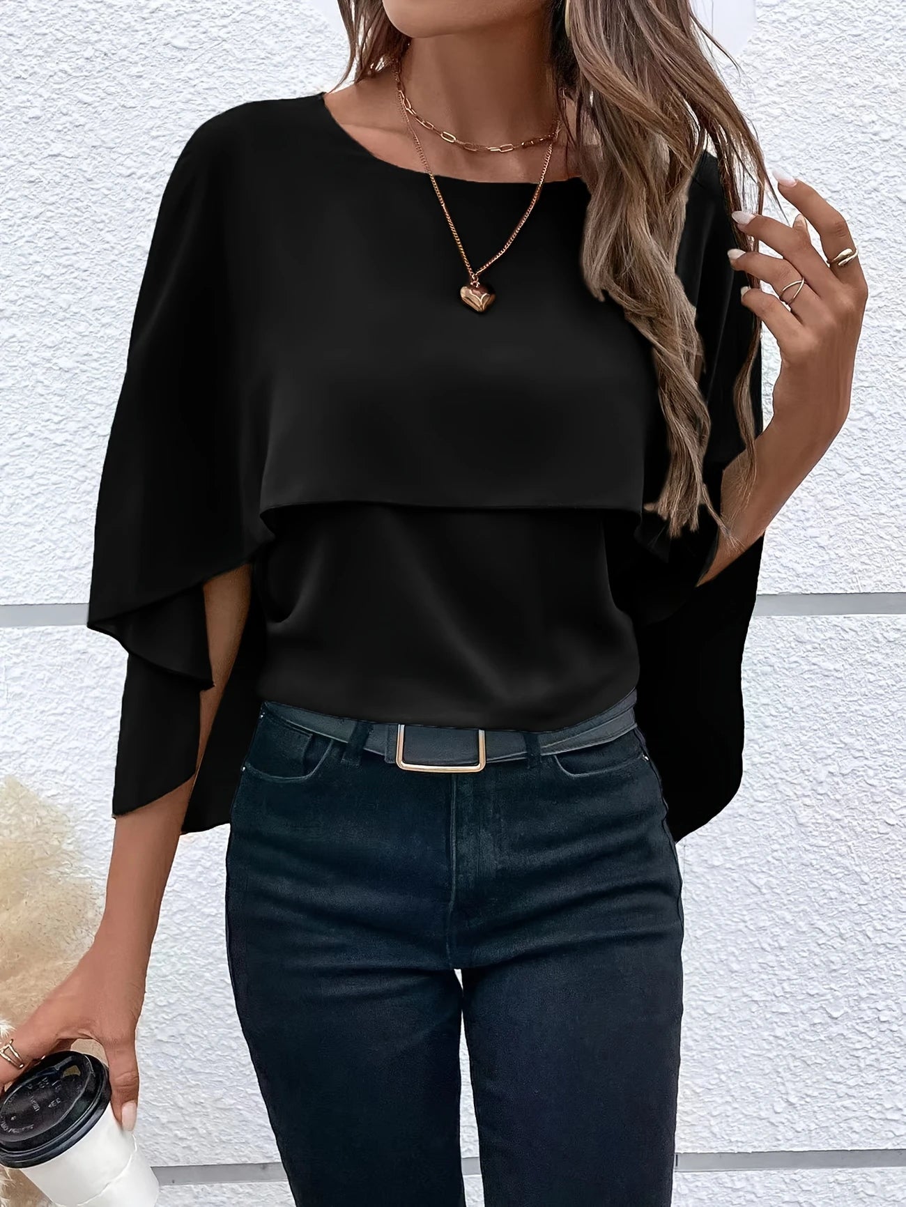 Ligne™ | Blouse Élégante à Manches Cape