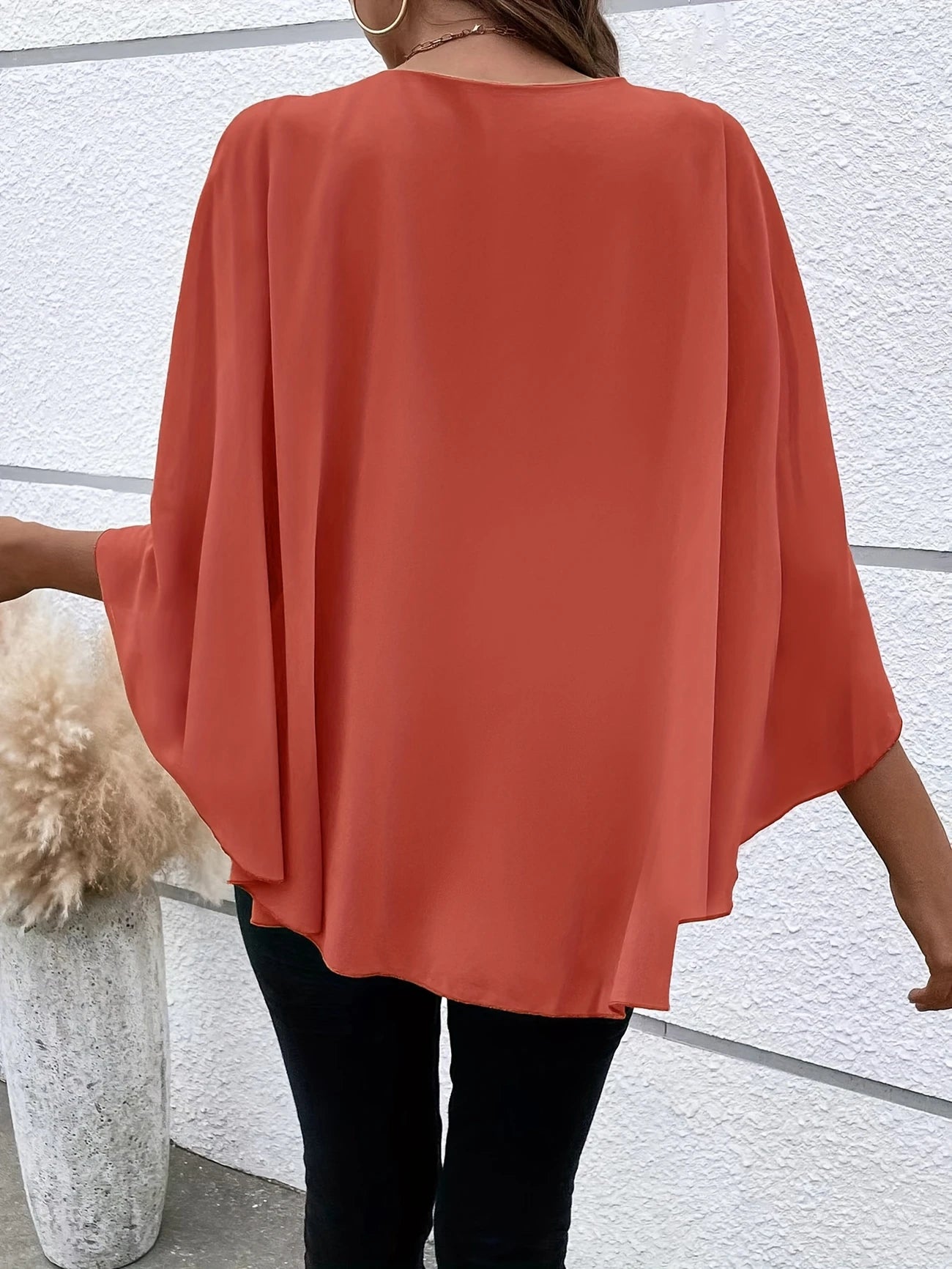 Ligne™ | Blouse Élégante à Manches Cape