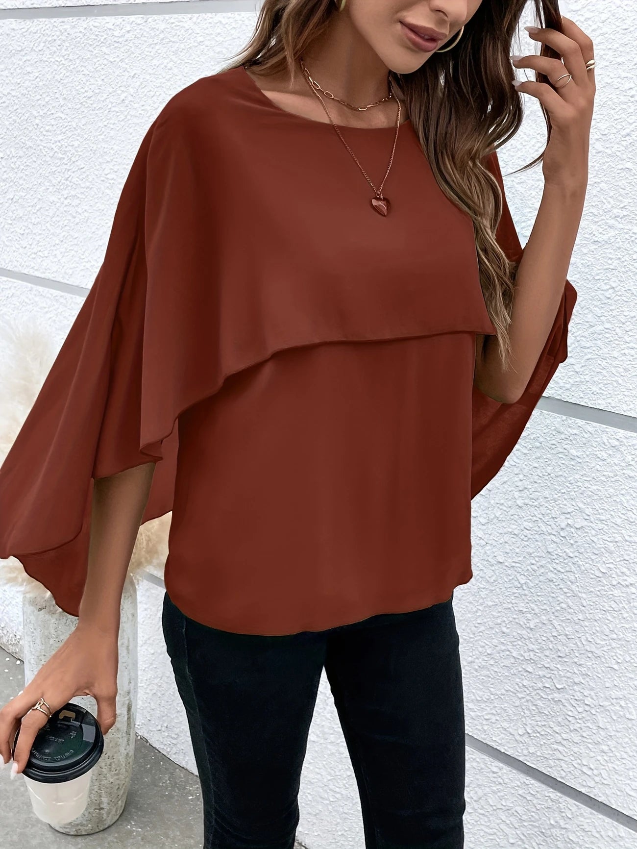 Ligne™ | Blouse Élégante à Manches Cape