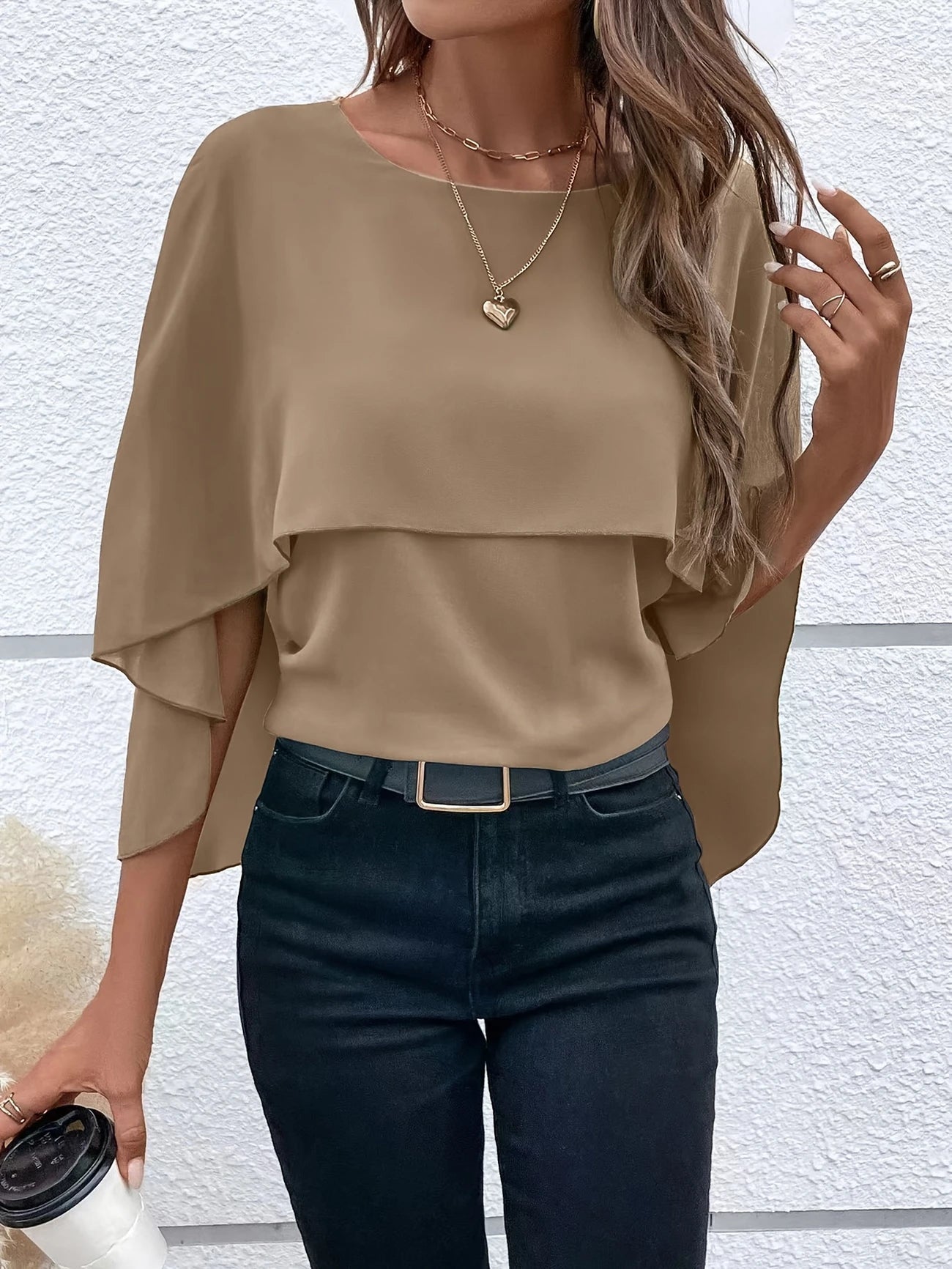 Ligne™ | Blouse Élégante à Manches Cape
