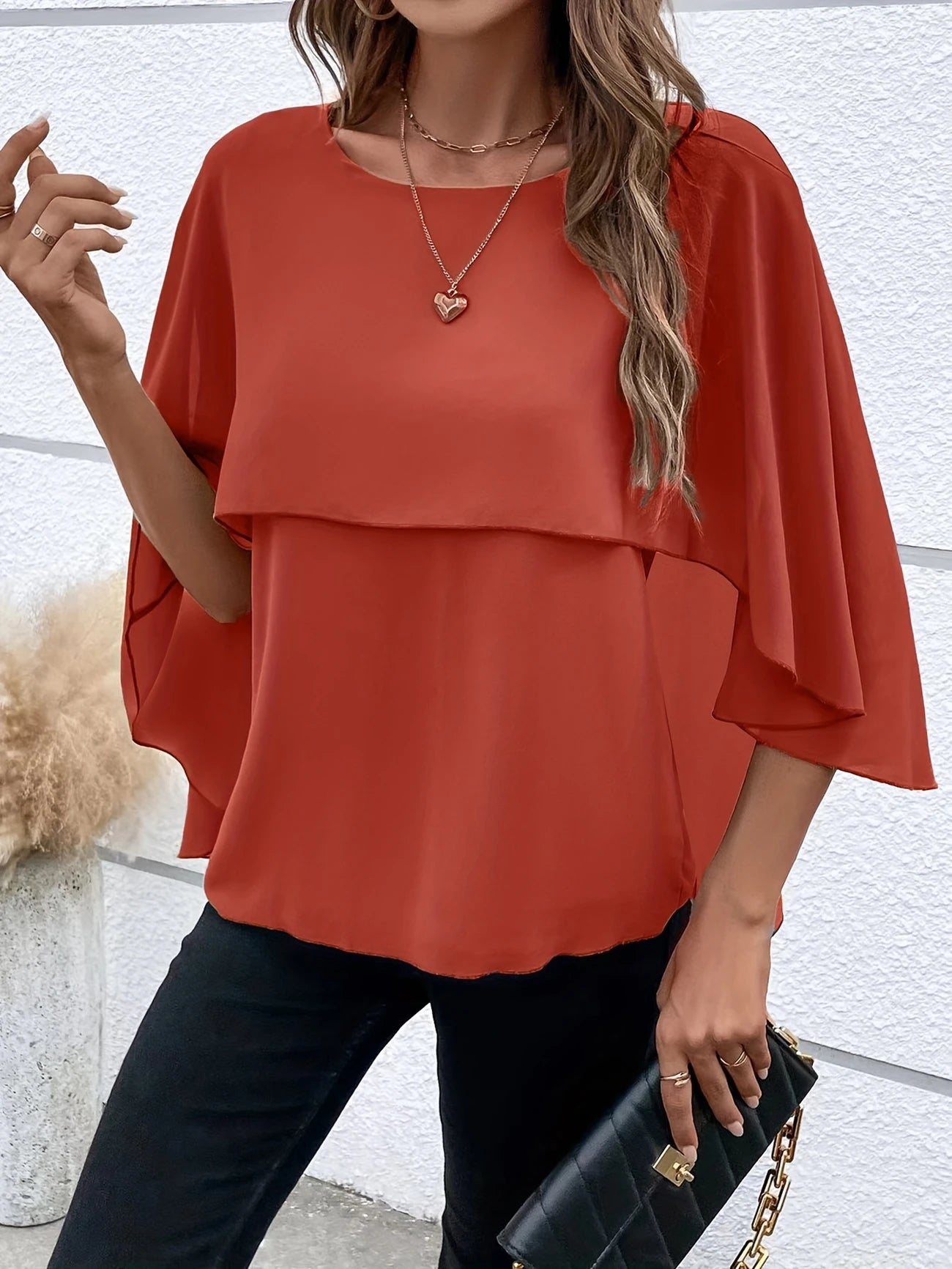 Ligne™ | Blouse Élégante à Manches Cape