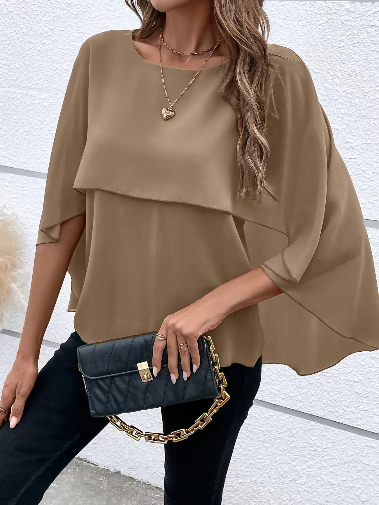 Ligne™ | Blouse Élégante à Manches Cape