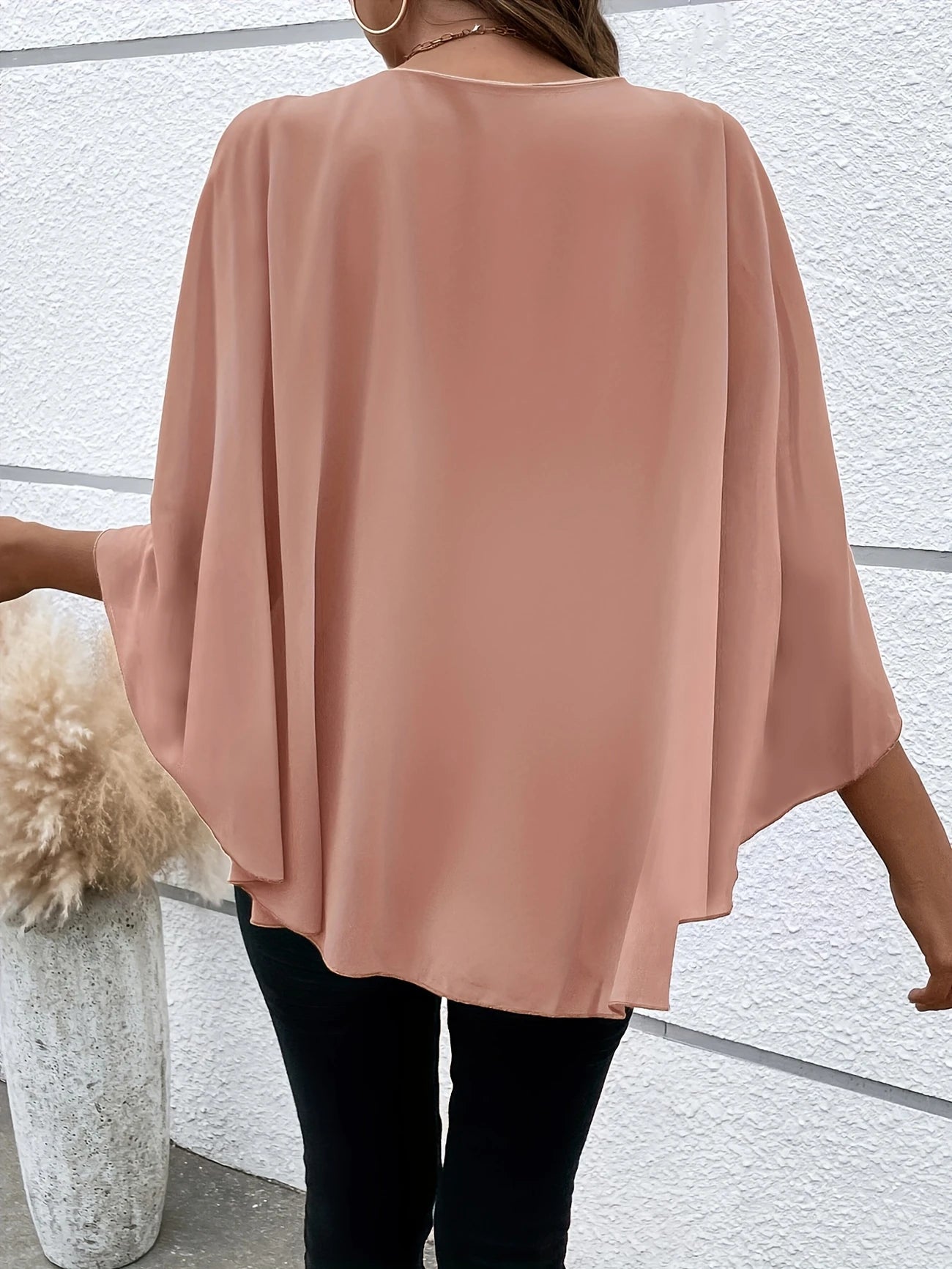 Ligne™ | Blouse Élégante à Manches Cape