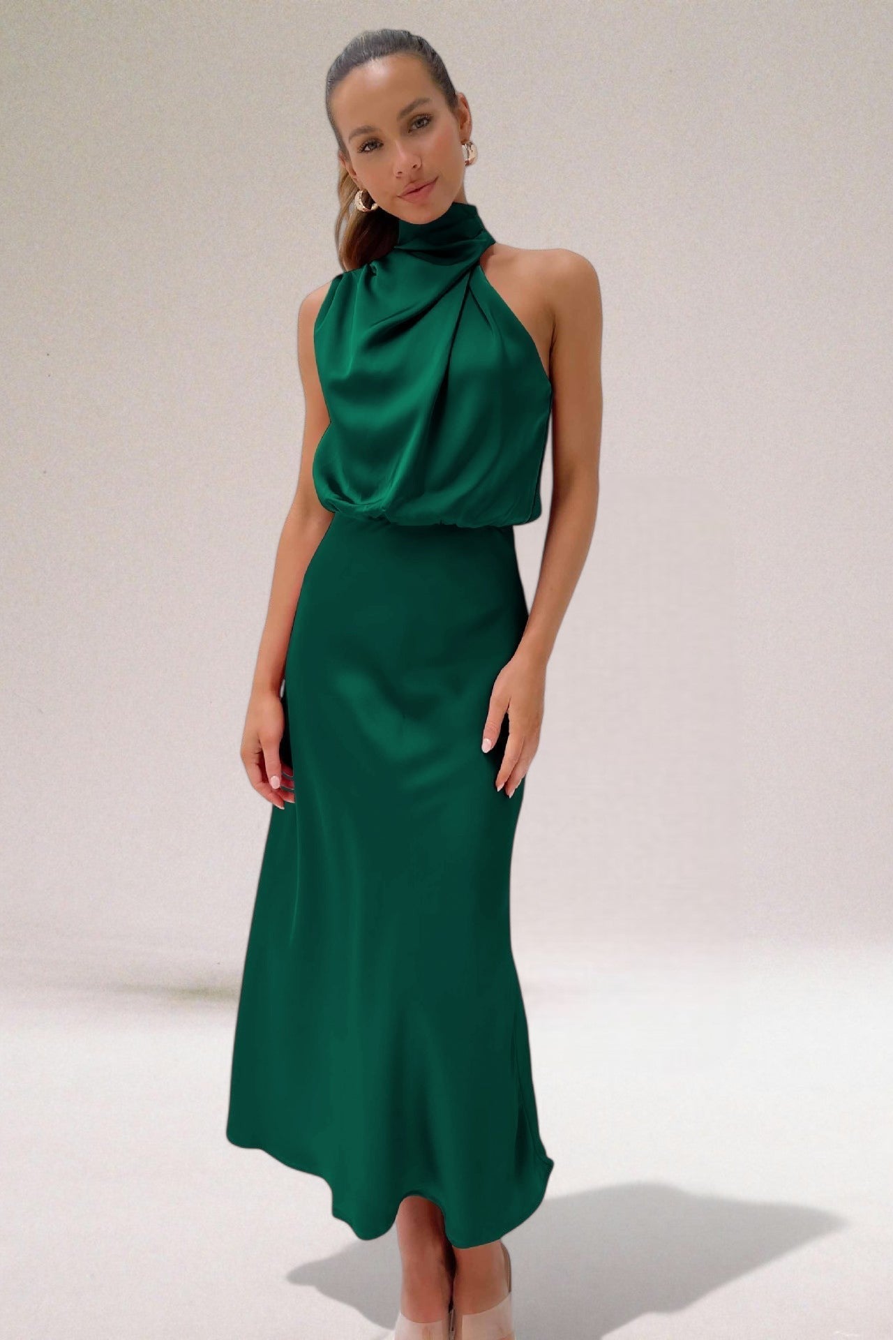 Ligne™ | Robe Satin Élégance avec Décolleté Licou