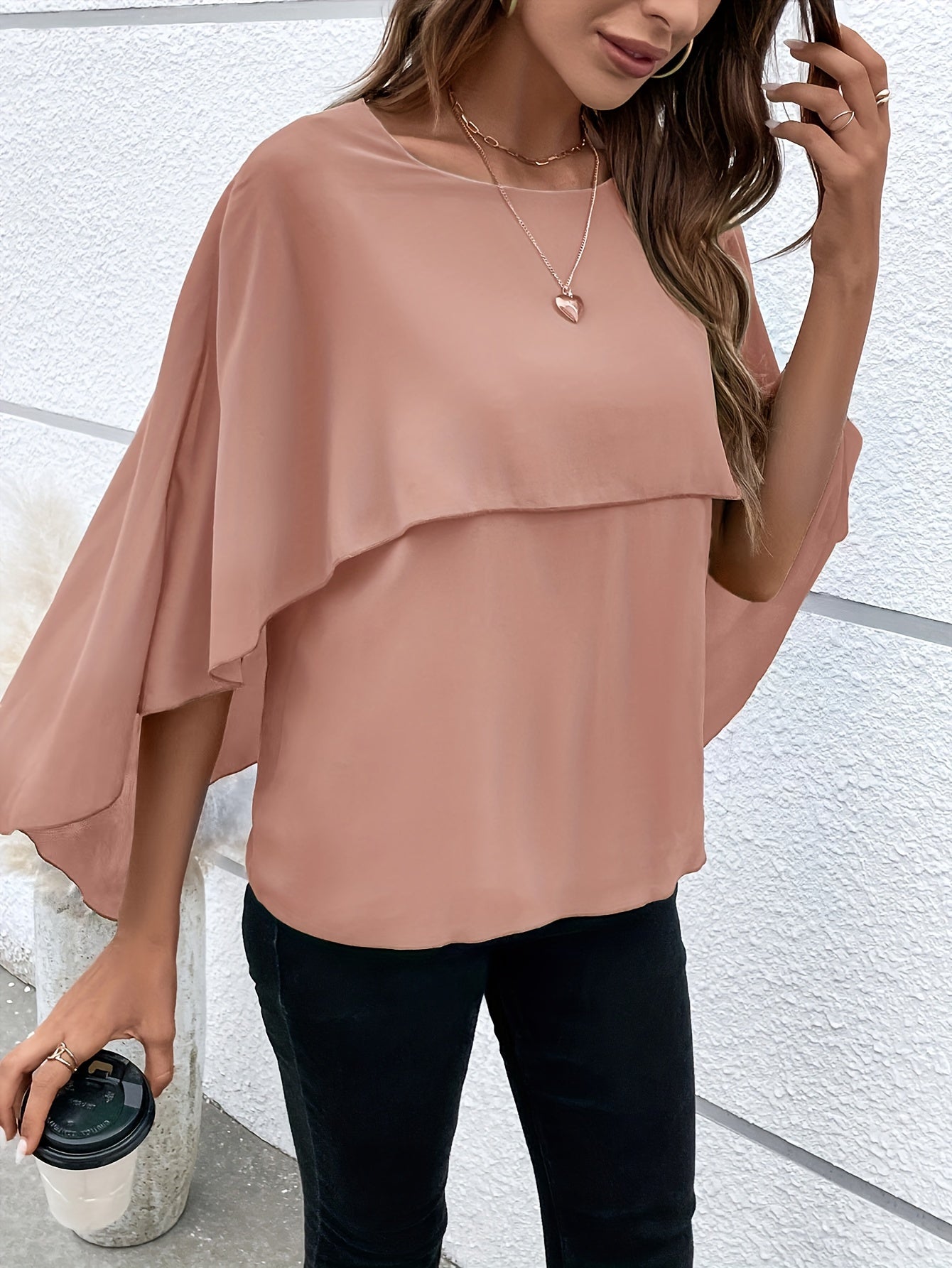 Ligne™ | Blouse Élégante à Manches Cape