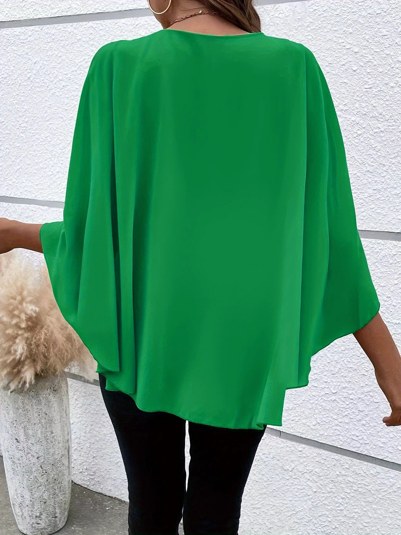 Ligne™ | Blouse Élégante à Manches Cape